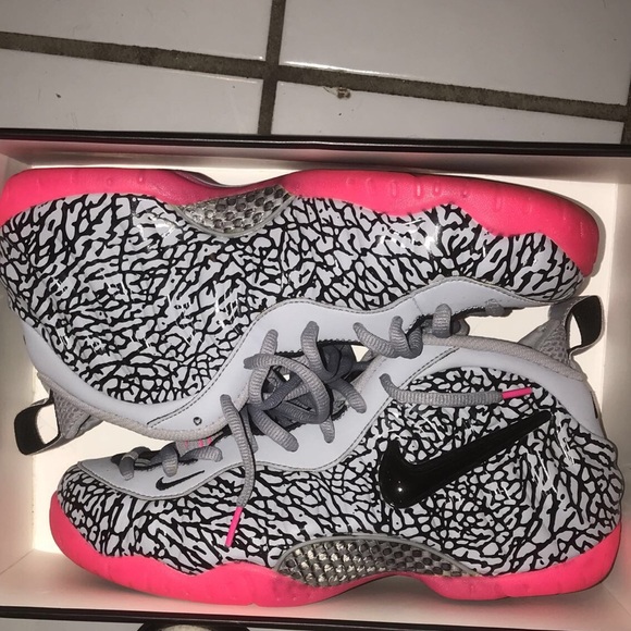Nike 10.5 - NEVER BEEN WORN